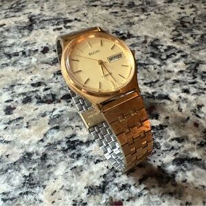 Vintage ELGIN quartz gold Men’s Gold tone Watch with Day-Date